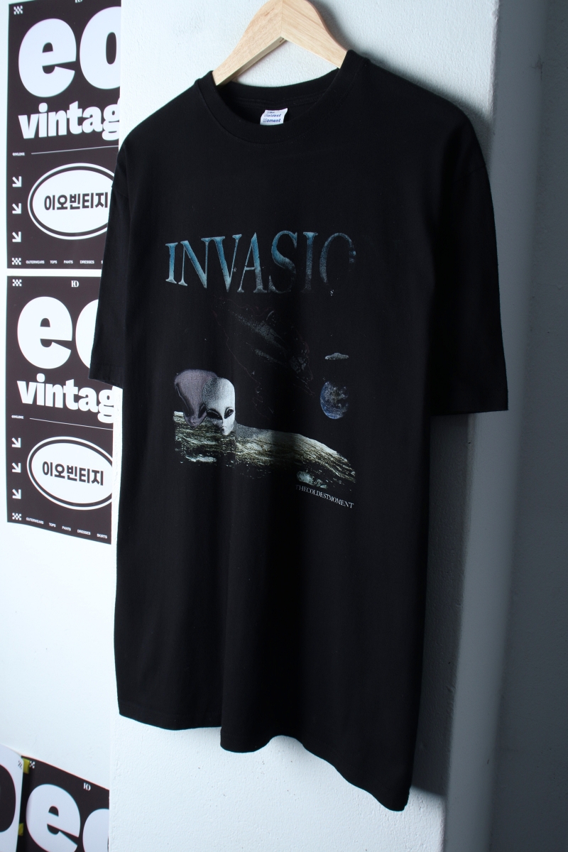(L-XL) 더콜디스모먼트 반팔 티셔츠 에일리언 블랙 스트릿-H34613