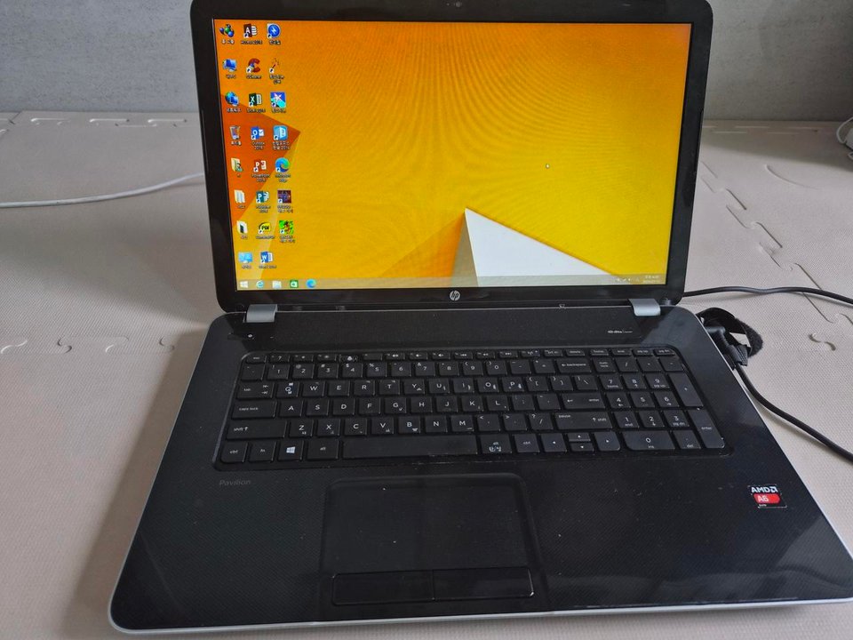 HP Pavilion 노트북 AMD A6-5350M 17인치 팝니다