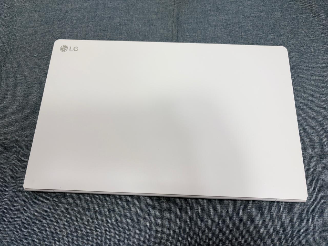 LG 그램 2017 노트북 (15Z970-GA56K) 판매합니다.