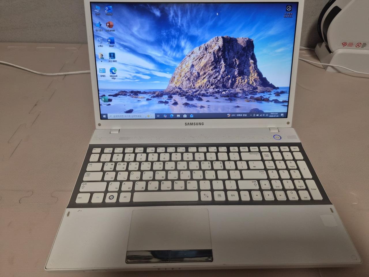 삼성 노트북 AMD A4-3310 15.6인치 팝니다
