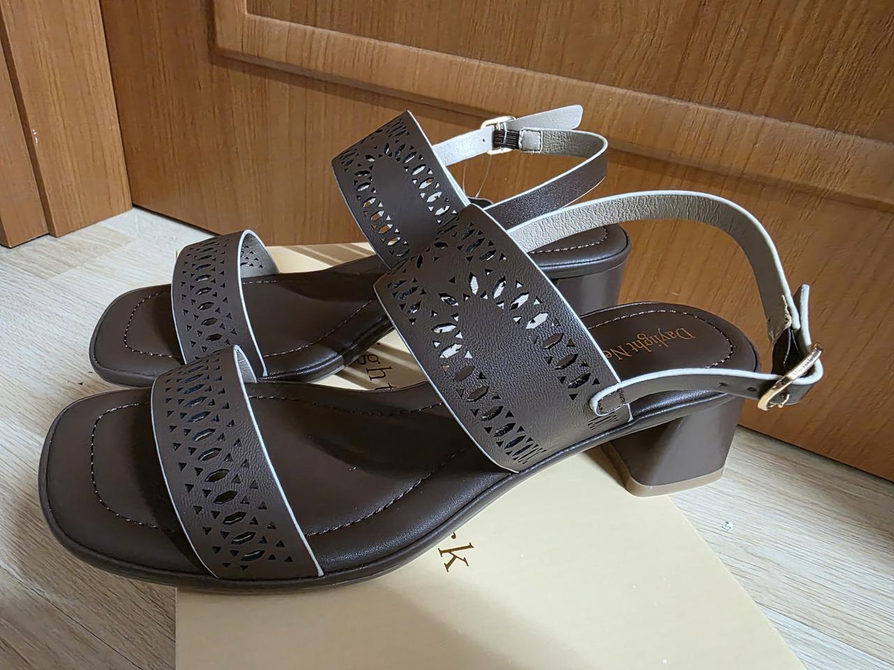 (새상품)<데이라잇뉴욕>성수동 수제화 소가죽 펀칭구두..브라운(250mm