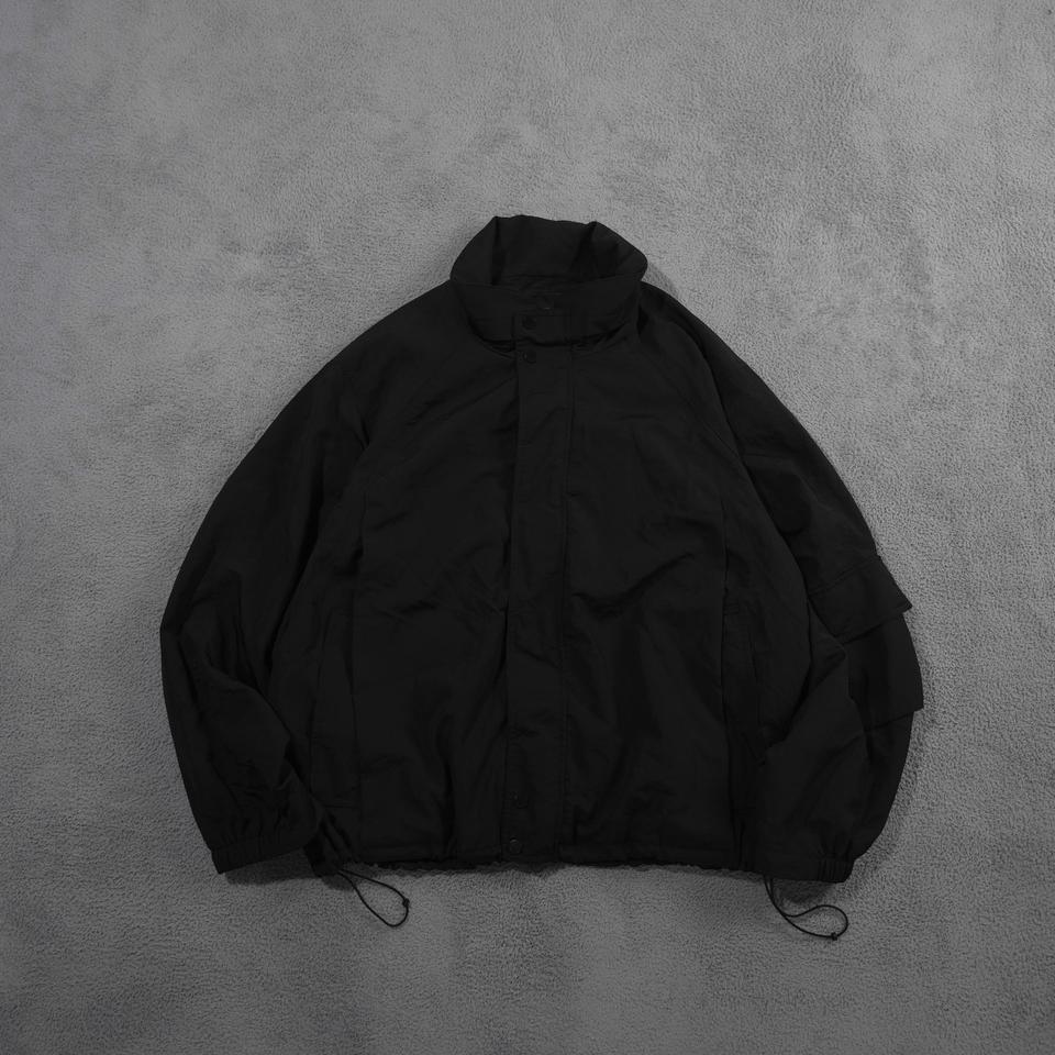 일꼬르소 하이넥 블랙 스트링 박시핏 나일론 자켓 (XL)