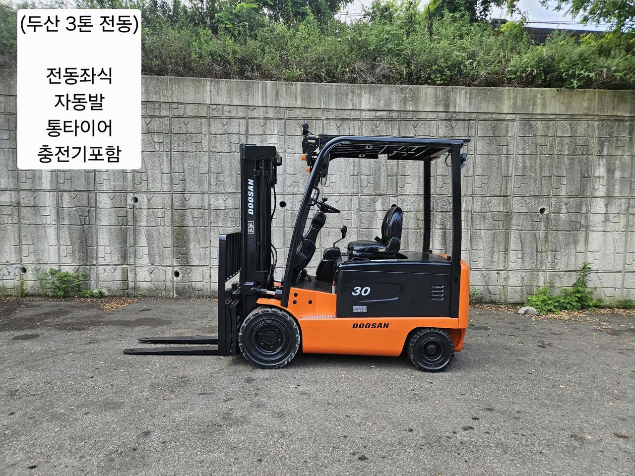 중고지게차 두산 B30S-5 전동 좌식 3톤  지게차(자동발, 통타이어,