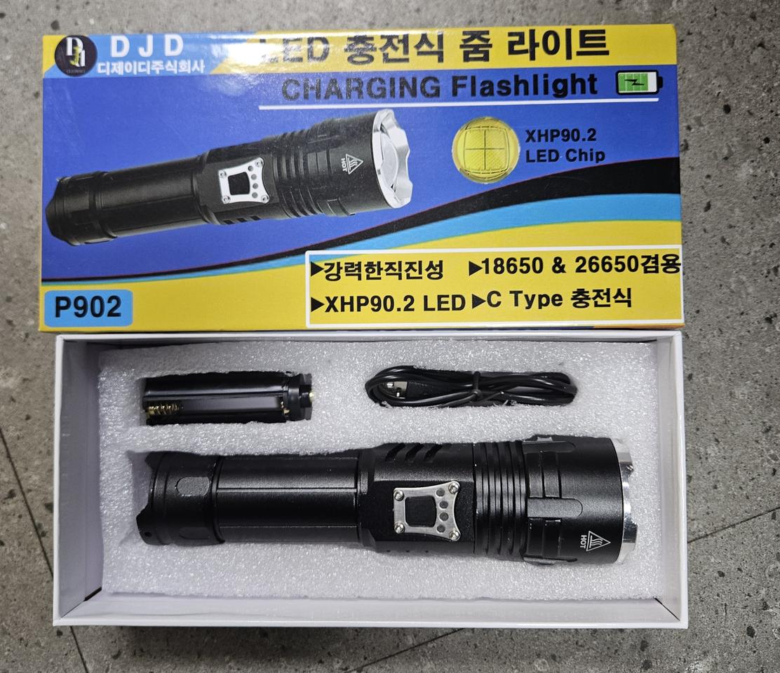 DJD P902 충전식 LED 줌 라이트