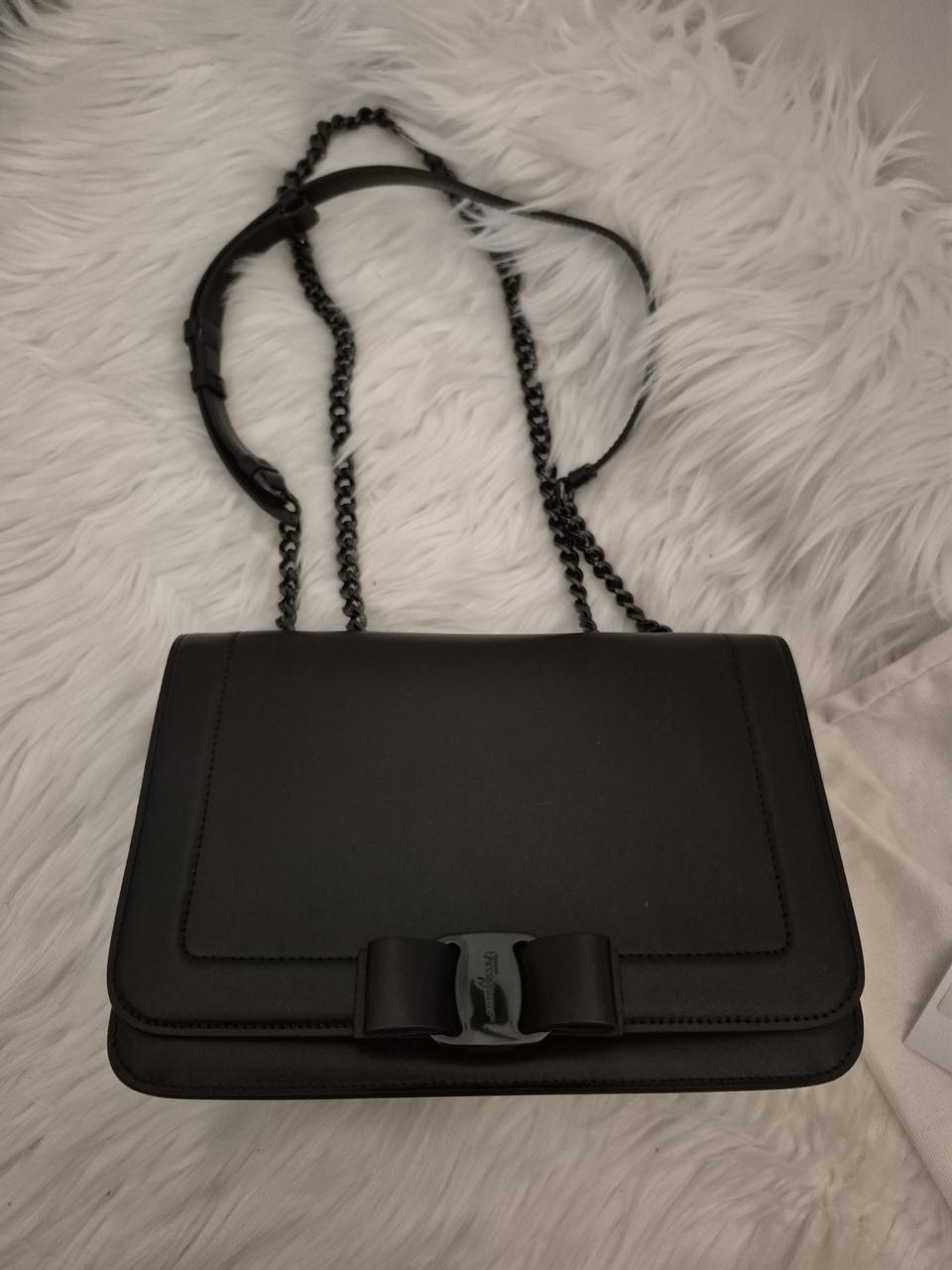 *강추*(새상품)페라가모 21G878 블랙 레더 바라 보우 체인 숄더백