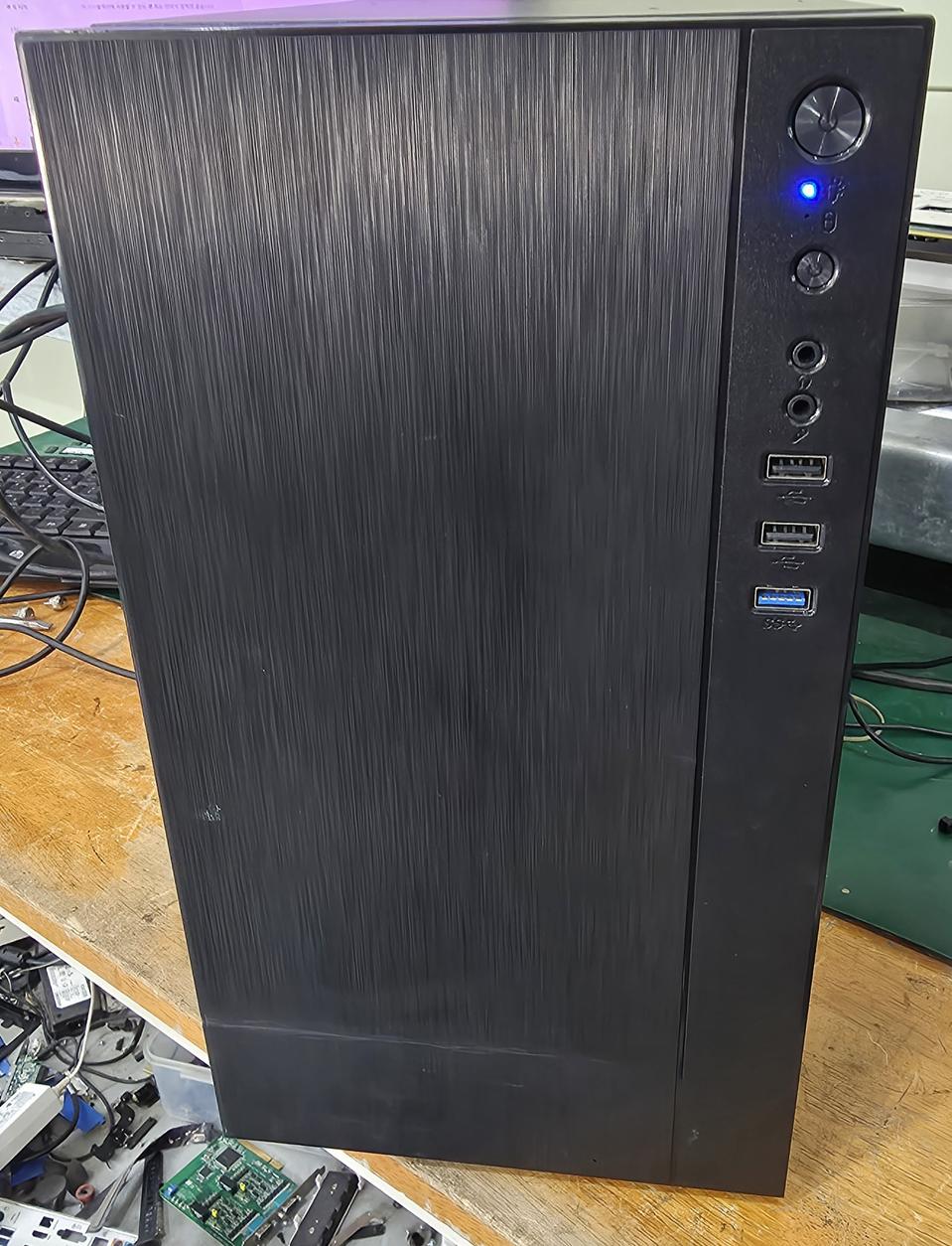 I5 12400 CPU, 16GB RAM, 512GB SSD와 일반하드
