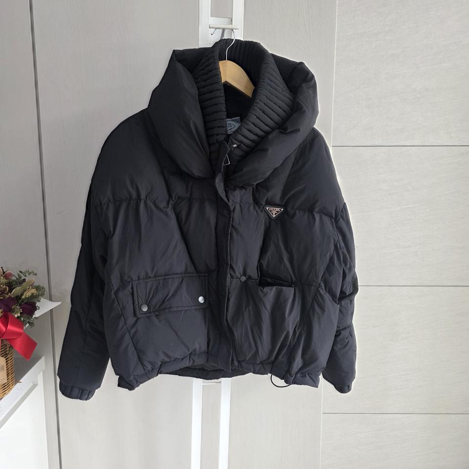 PRADA 블랙 푸퍼 패딩