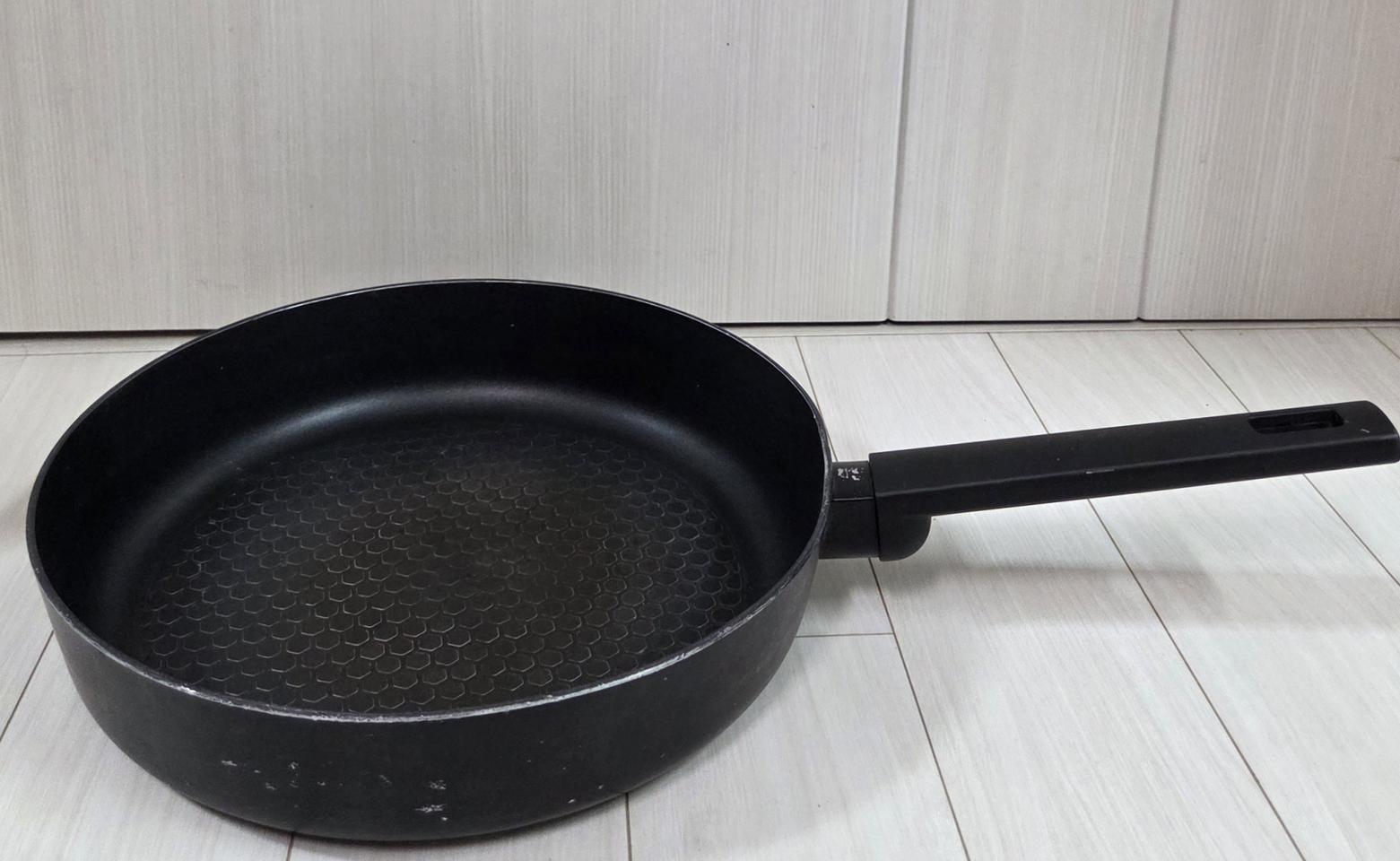 Bergen 깊은 프라이팬 28cm 블랙