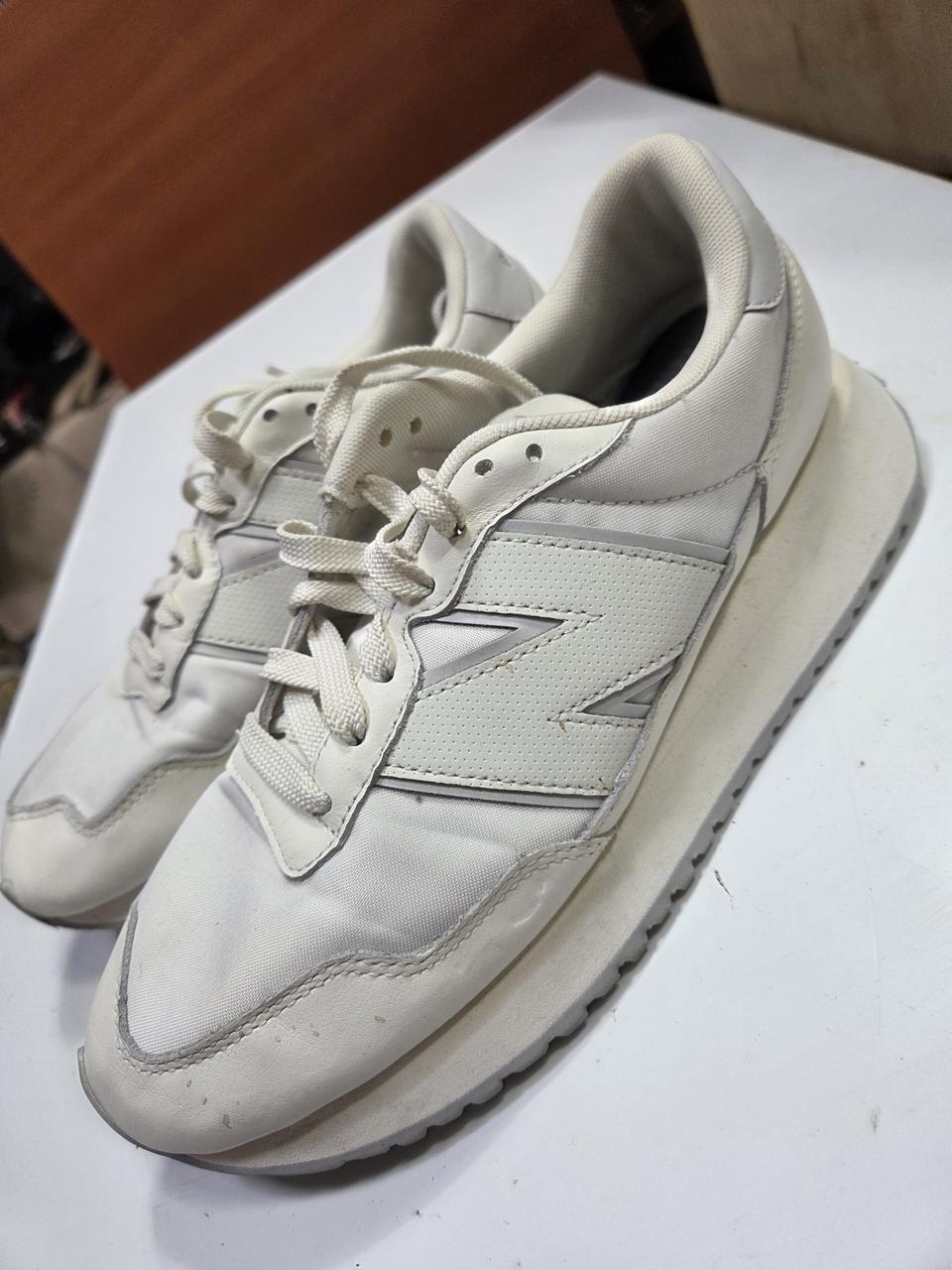 뉴발란스 운동화 255