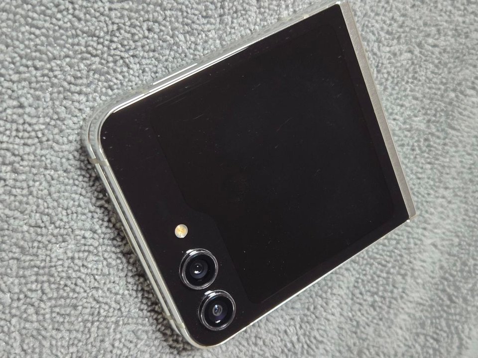 갤럭시 Z플립5 512GB 크림자급제