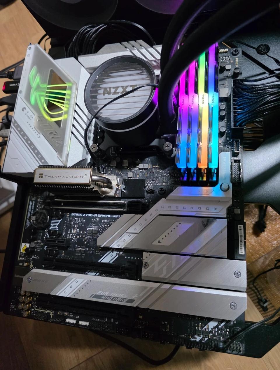 지스킬 G.skill Tridentz RGB DDR4 32기가 램