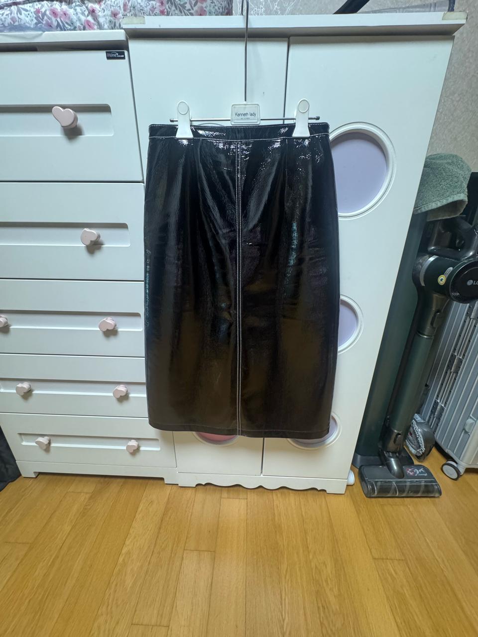 쥬시쥬디 에나멜 스커트(26)거의새것