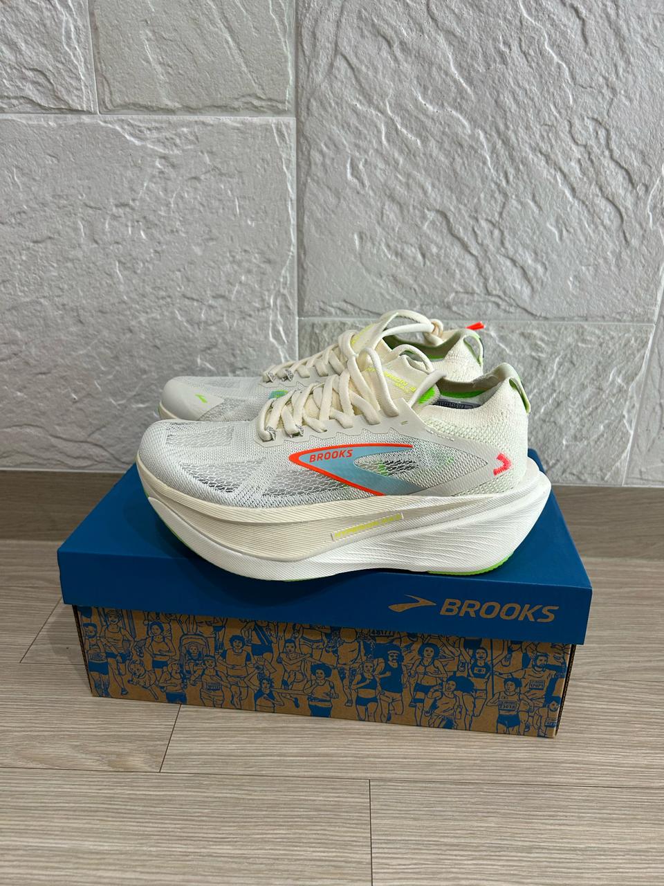 브룩스 하이페리온 맥스3 240mm 새상품