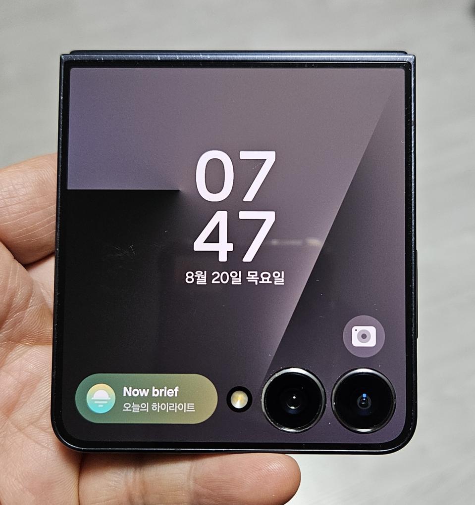 갤럭시 Z플립7 블랙 512GB 싸게 팝니다. 2