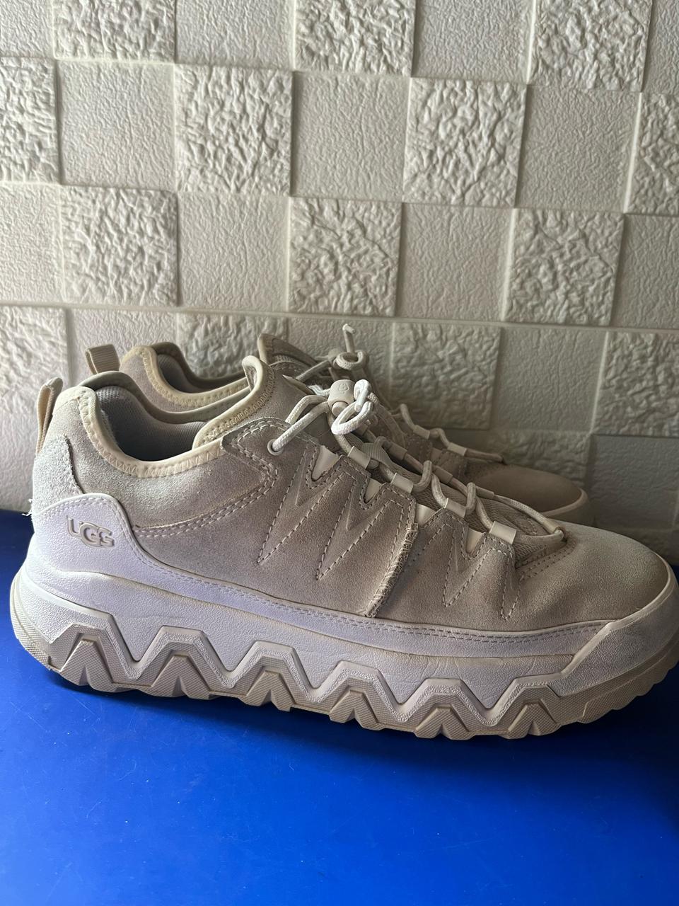 UGG 운동화