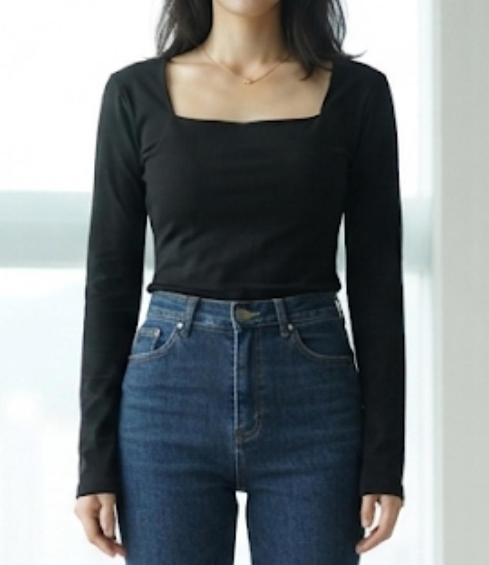 에잇세컨즈 블랙 스퀘어 크롭 긴팔 티셔츠