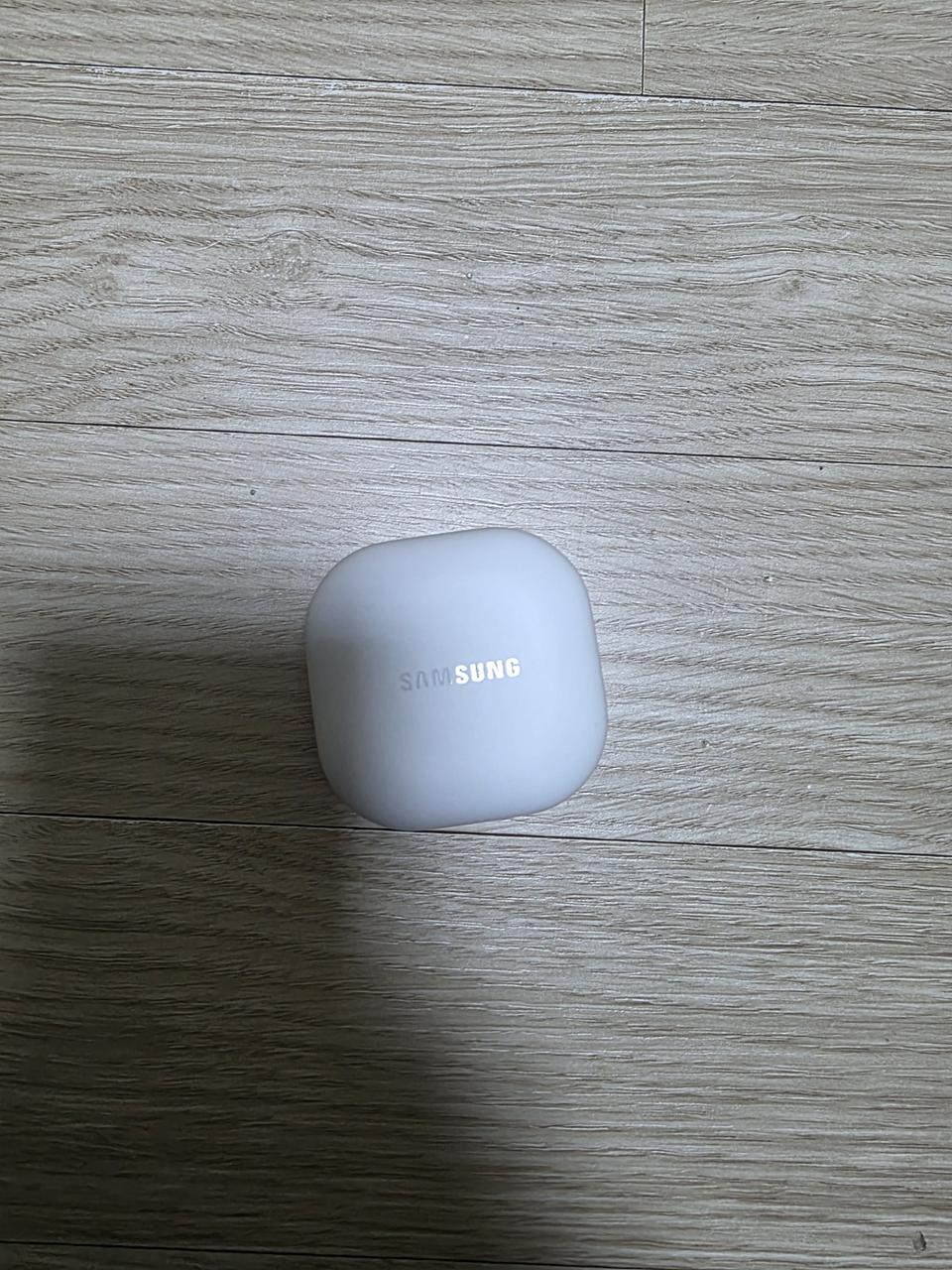 버즈 본체팝니다.