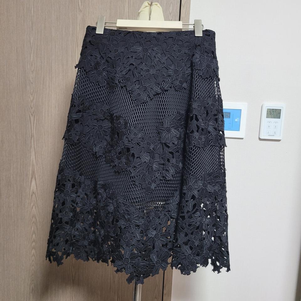 한섬 타임 레이스 플라워 패턴 스커트 블랙