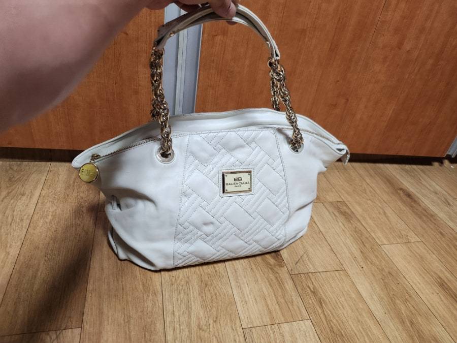 브랜드는BALENCIAGA 발렌시아가금강제화여성백가방