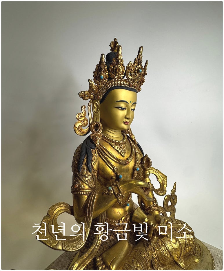 [불교 미술] 100년 전 티베트 기도를 머금은 황금빛, 금동 불상
