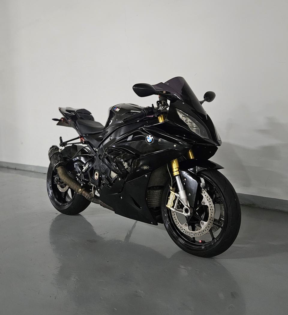 엔진정비 완료한 BMW S1000RR 판매합니다.