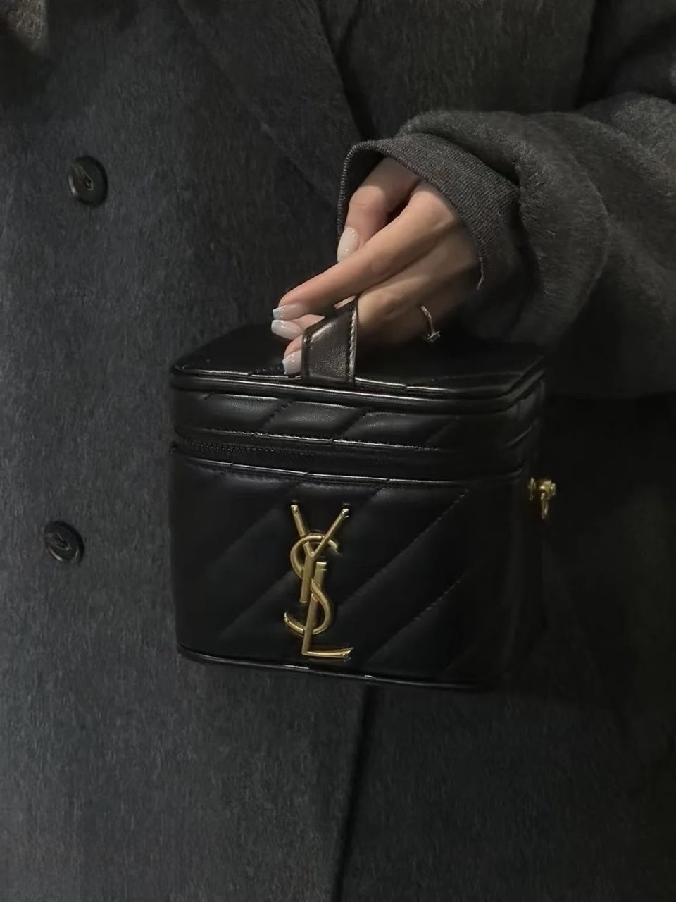 입생로랑 메이크업 백 YSL 골드 로고 미니 체인크로스백