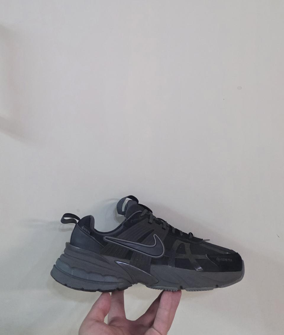 [240] 나이키 V2K런 고어텍스 블랙아이언그레이