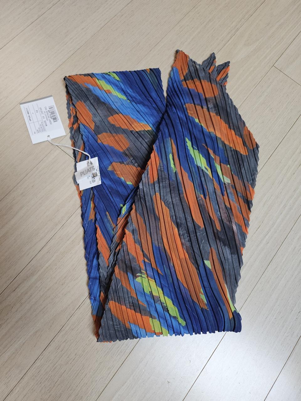 플리츠 플리즈 Pleats Please  가m카니발 스카프