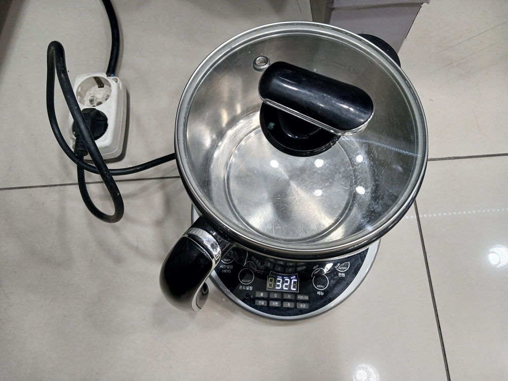 리빙코아 멀티쿡 (전기냄비)  WPOT-1032 중고 전원켜짐