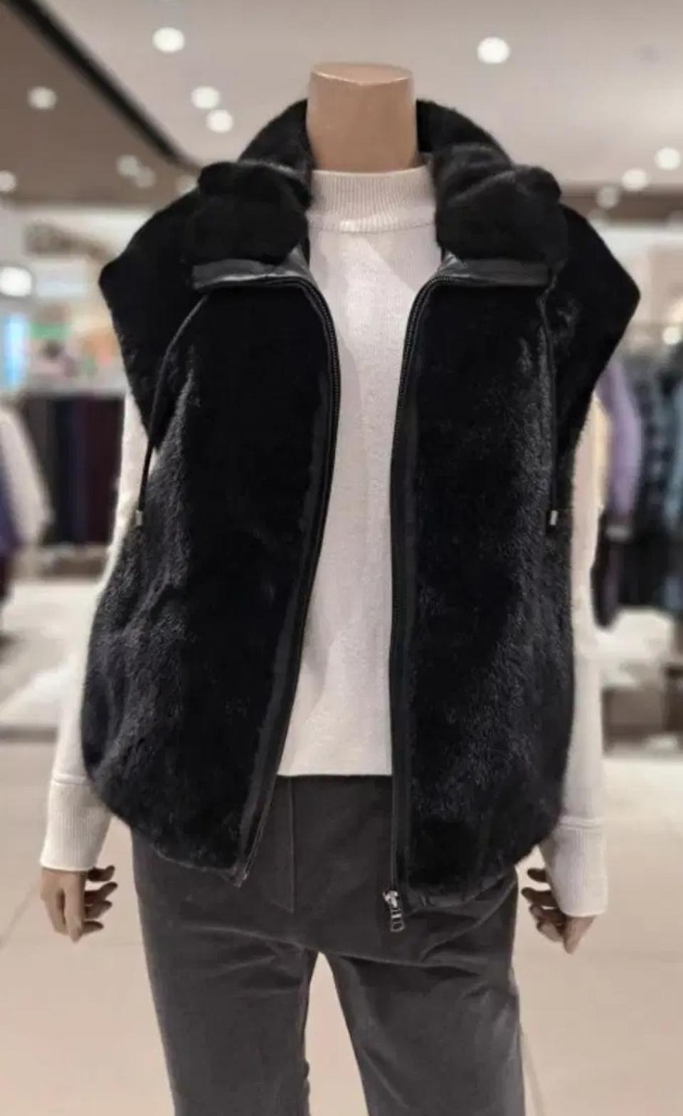 BCBG 올앤선드리 휘메일 밍크 양가죽 배색 블루종 집업 베스트 55