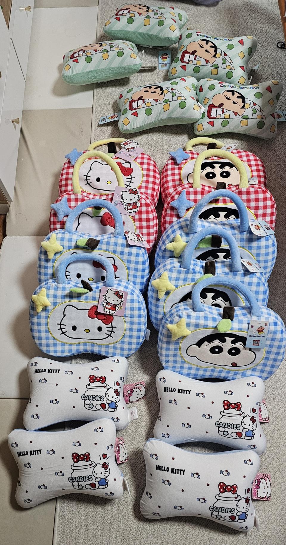 추석선물 헬로키티.짱구 허리쿠션.목쿠션 차량용.쇼파용 메모리폼재질 새상품