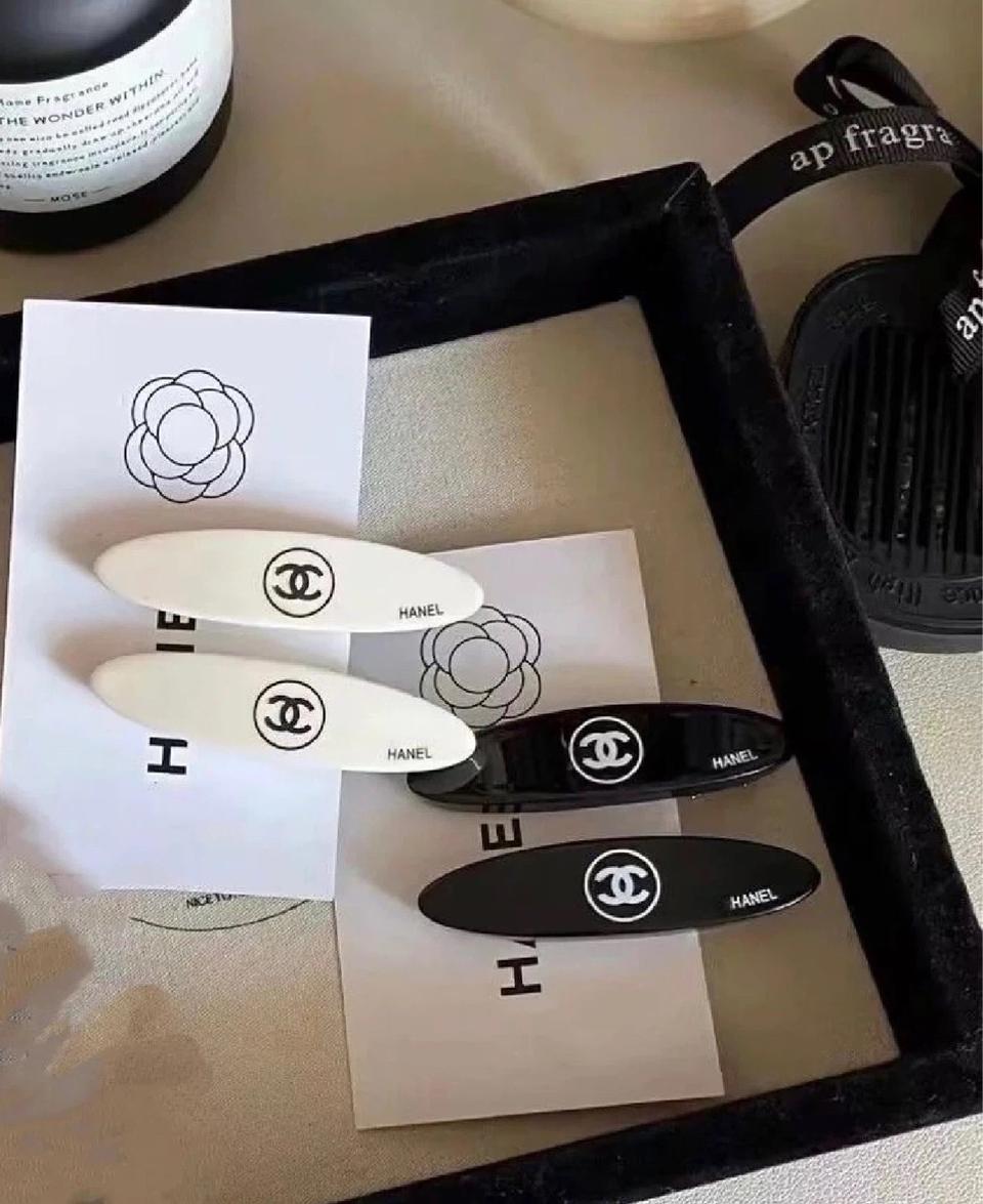 CC로고 헤어핀 (화이트)2개+(블랙)2개