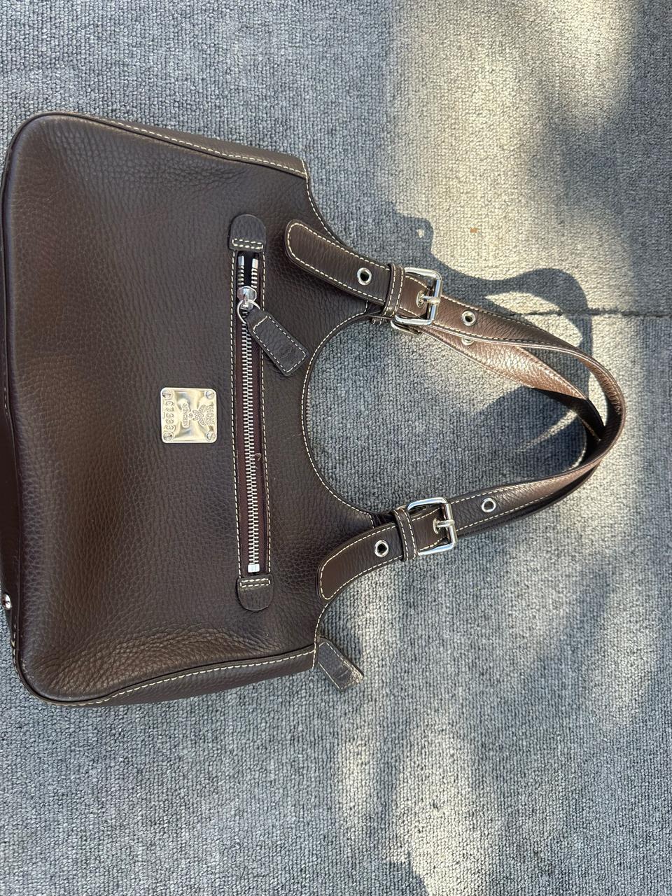 독일 MCM 클래식 브라운 레더 숄더백 (C7333)판매합니다
