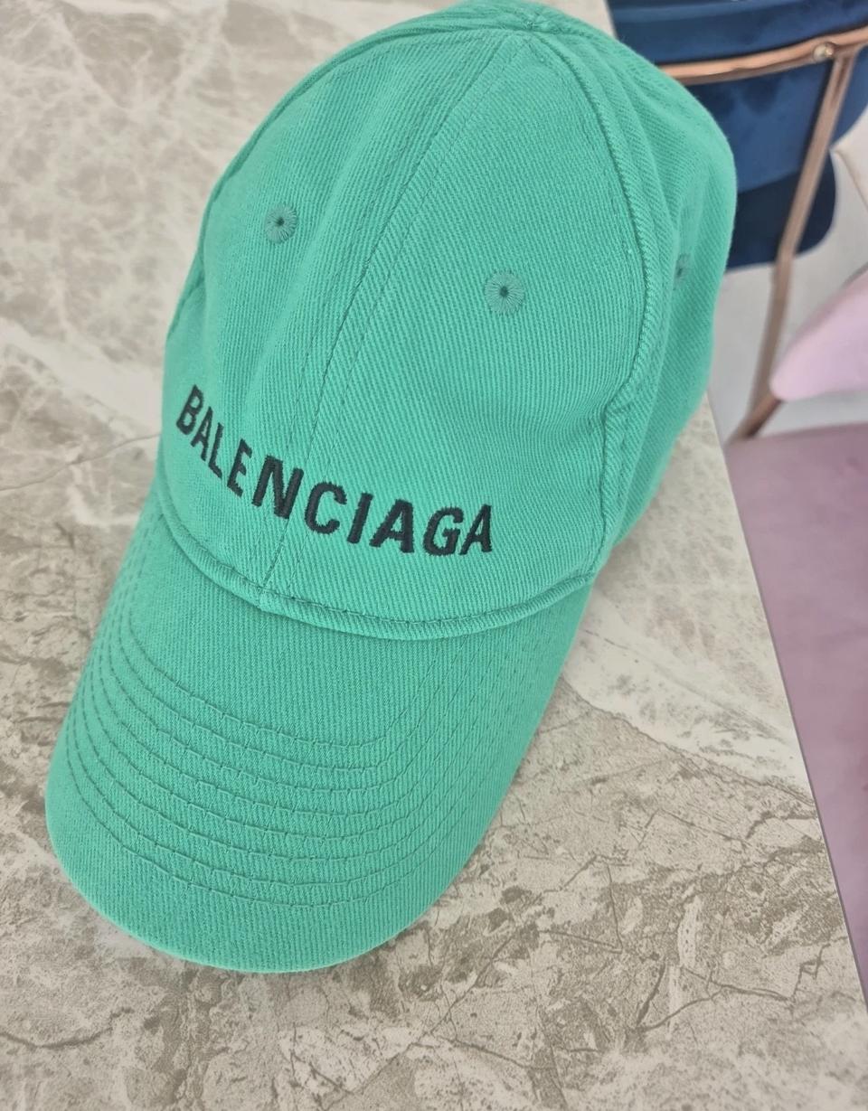 새제품 정품 발렌시아가 볼캡이에요