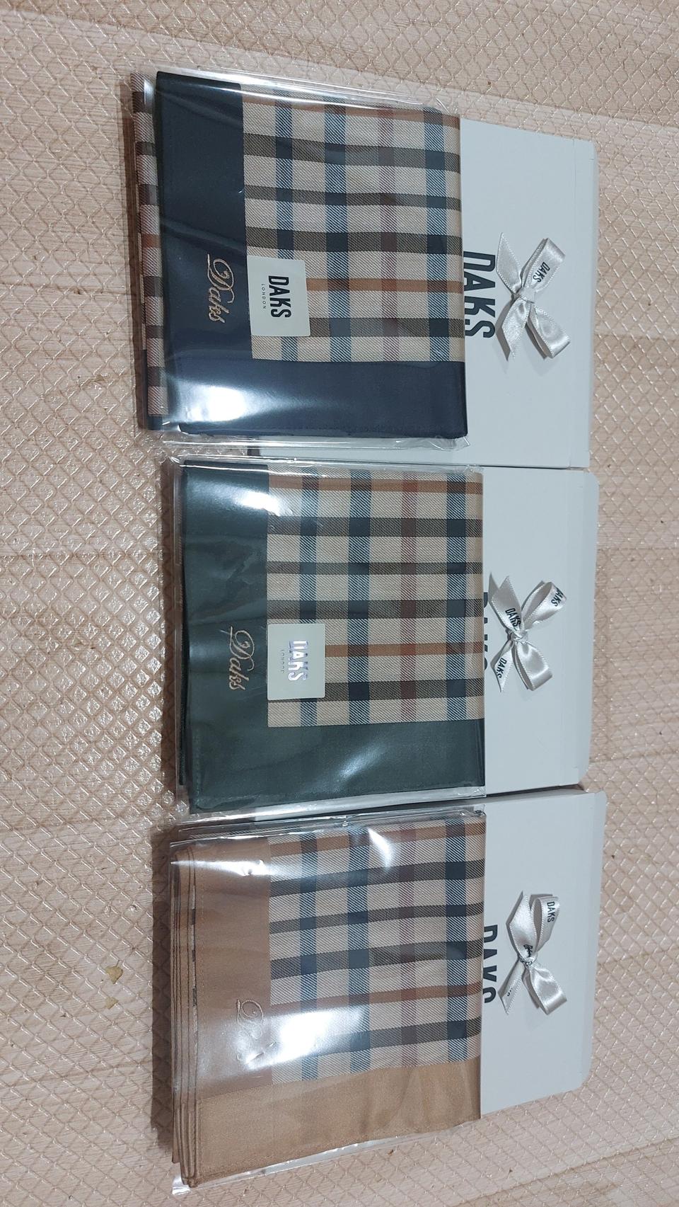닥스 손수건. 새상품. 선물포장.3개