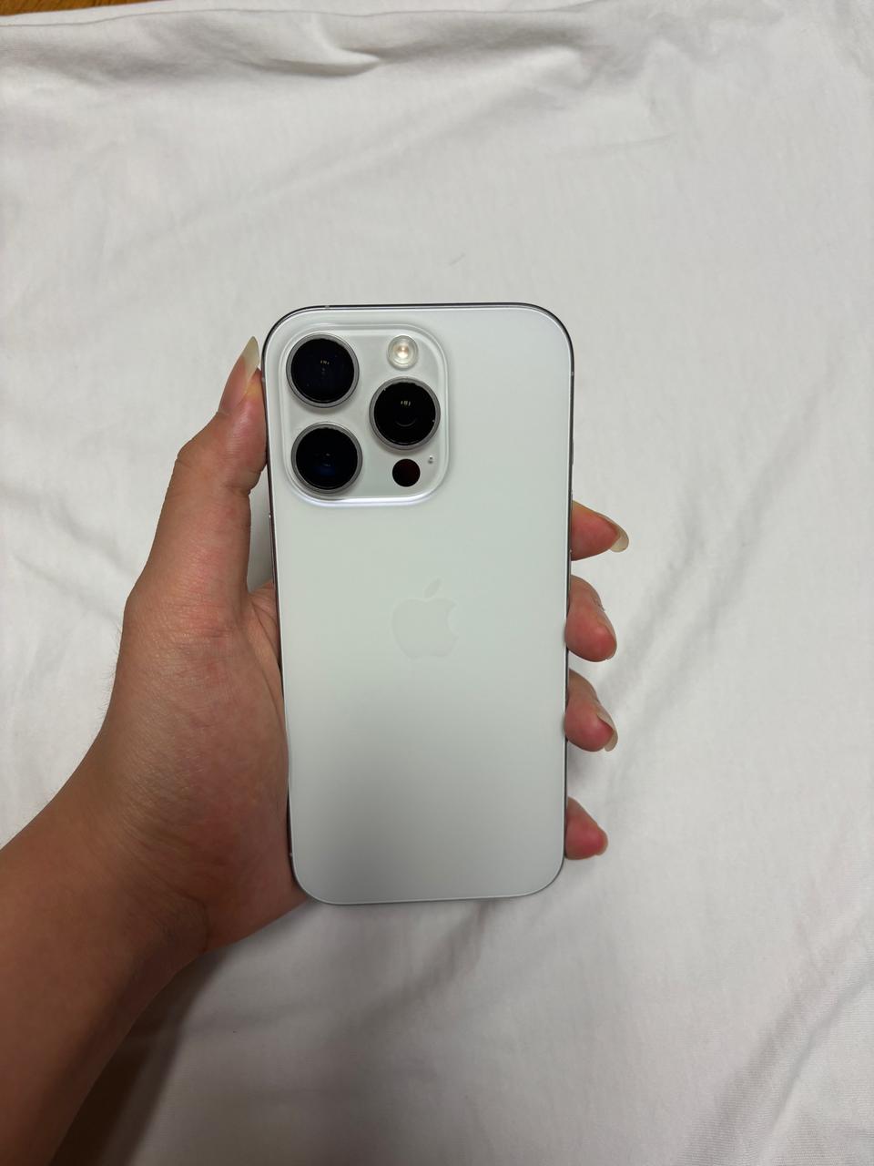 새상품급 아이폰 16pro256GB 화이트 티타늄 (배터리89%)