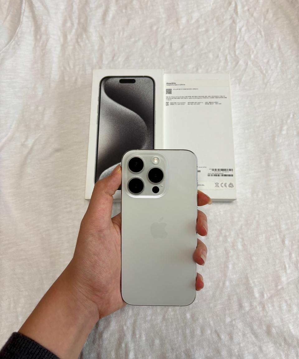 새상품급 아이폰 15pro128GB 네추럴 티타늄 (배터리85%)