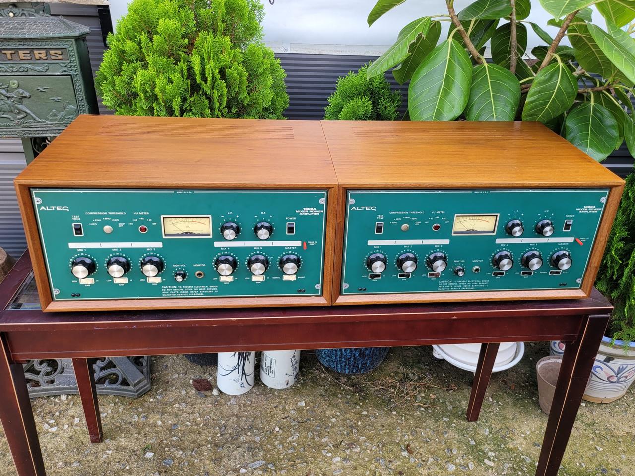 Altec  1608A 파워드믹서 2대