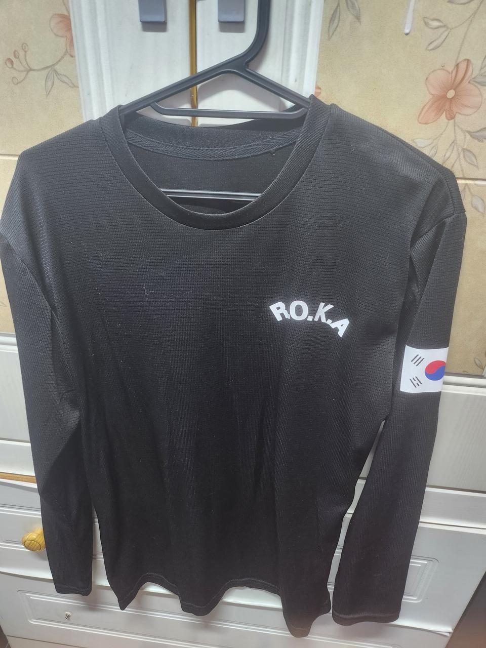ROKA 검정 긴팔 티셔츠