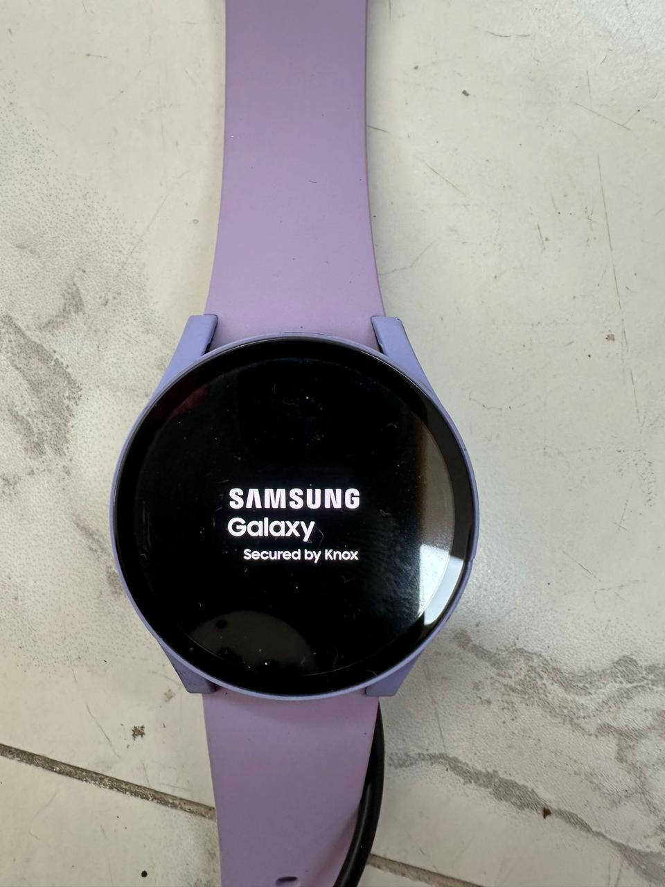 갤럭시 워치4 40mm 퍼플 라벤더 KT 모델 정품 팝니다