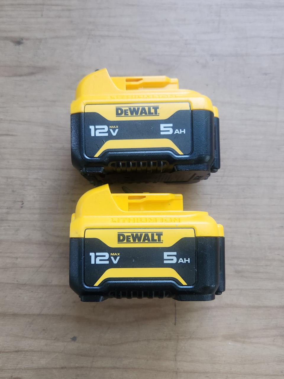 디월트 12v 5.0AH 배터리 DCB126 A급 팝니다