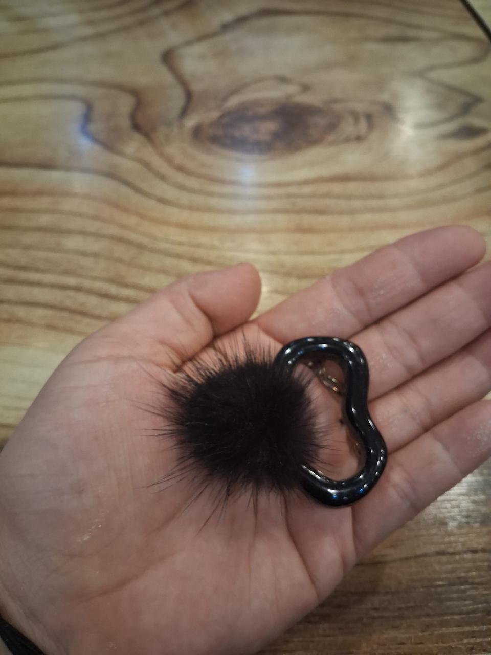 밍크. 브로치
