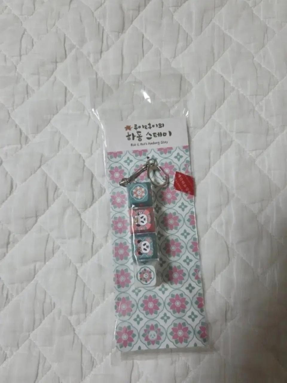 에버랜드 바오패밀리 루이바오 후이바오 하동스테이 키캡키링 판매합니다.