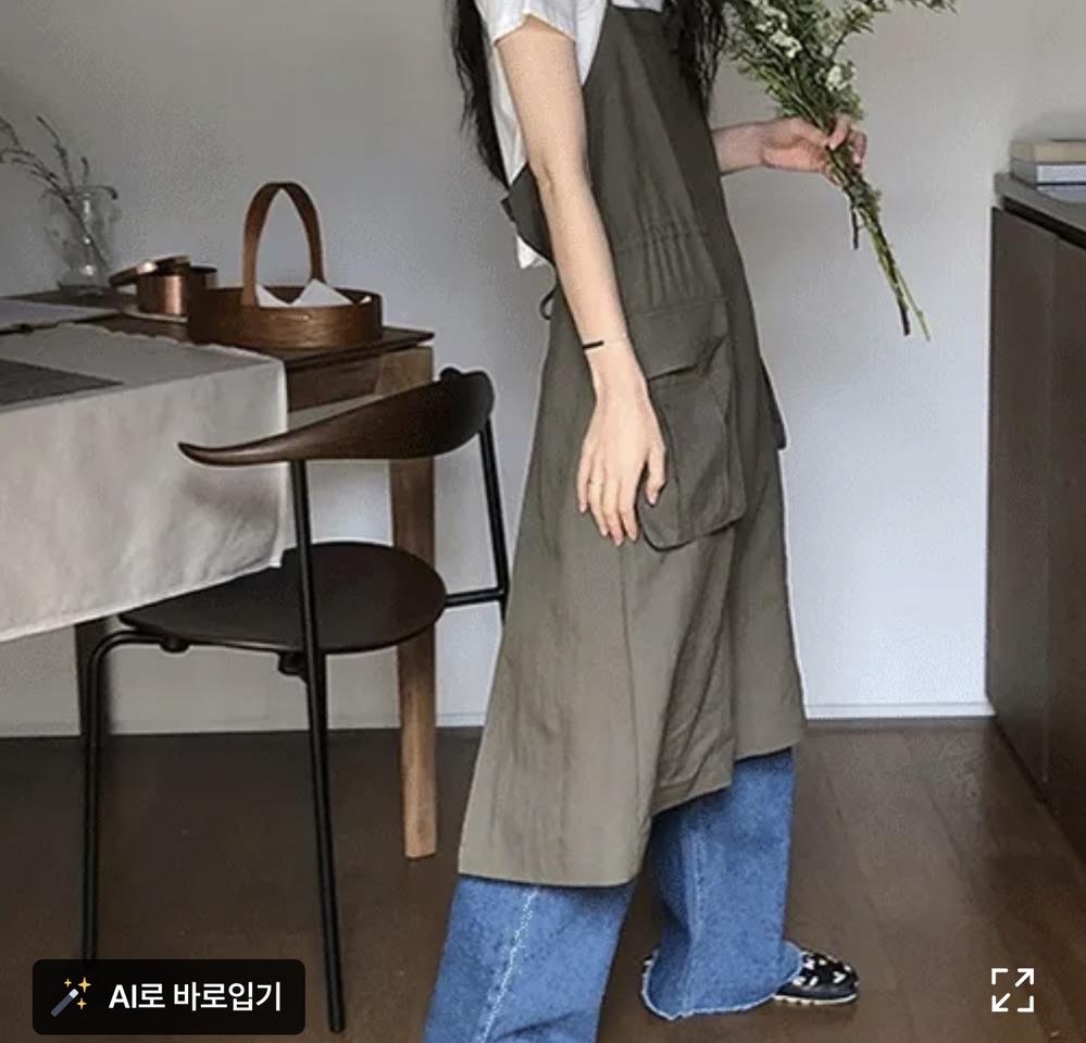 언앤써드미스테리 페미닌 홀터넥 카고 에어프런원피스