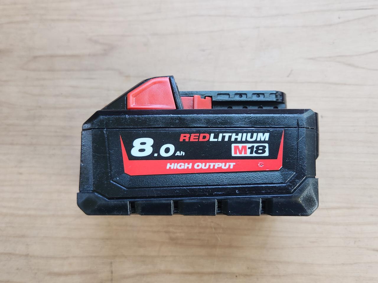 밀워키 18v 8.0AH 배터리 M18 HB8 팝니다