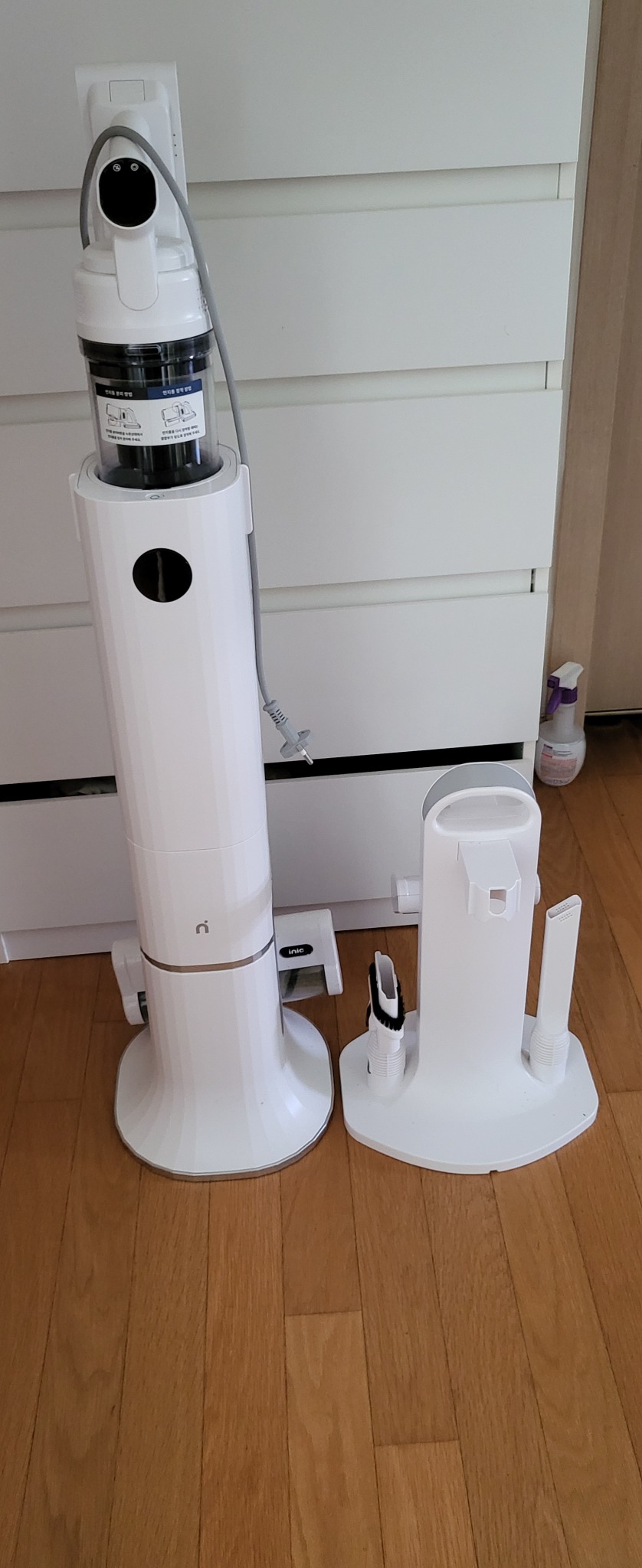 아이닉 i30 무선청소기본체와 스테이션