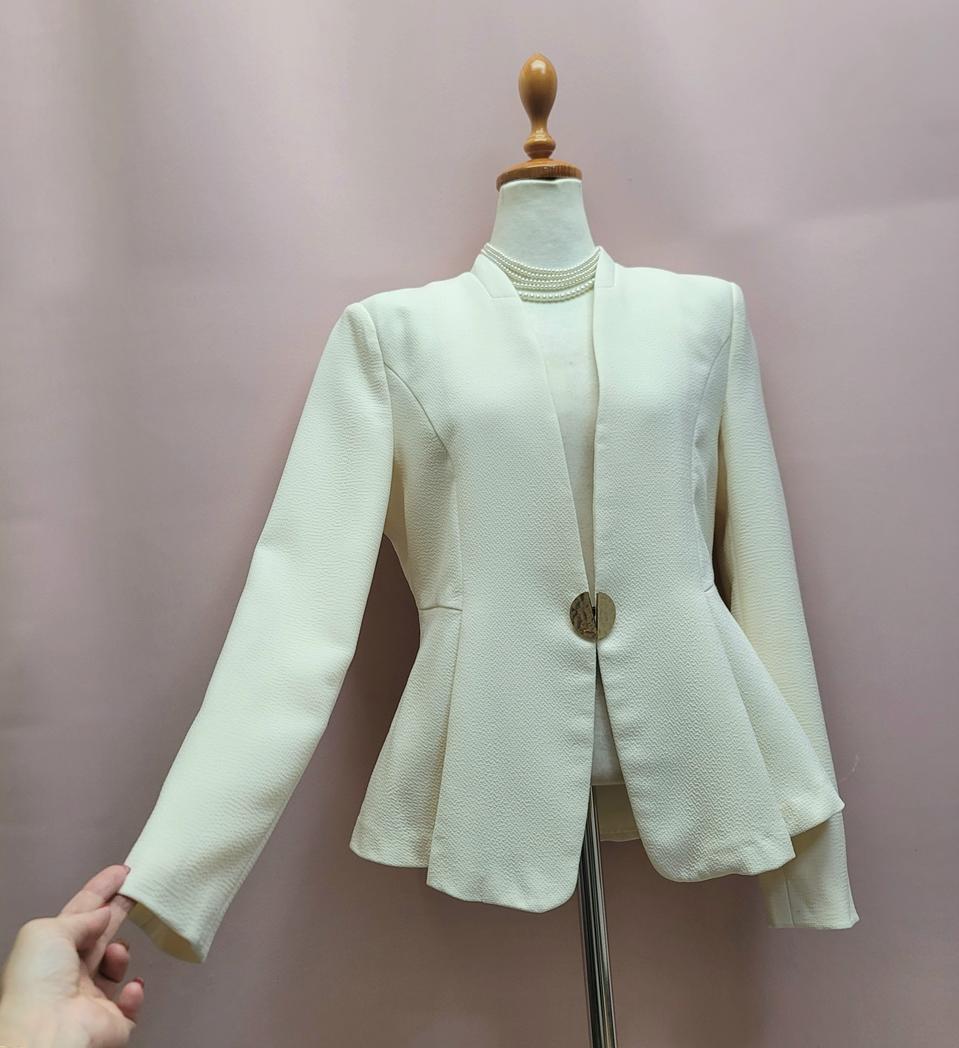라하 노카라 페플럼 자켓