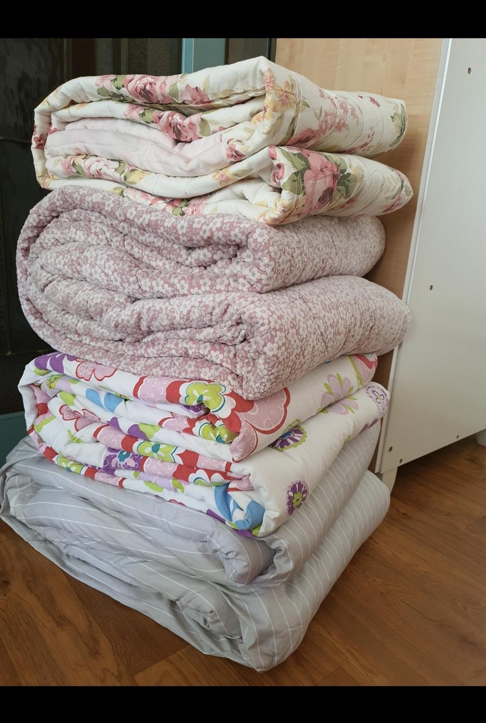 이불3개+침대패드1개 자취생이나 수더분하게 부담없이 쓰실분께 저렴히3만원