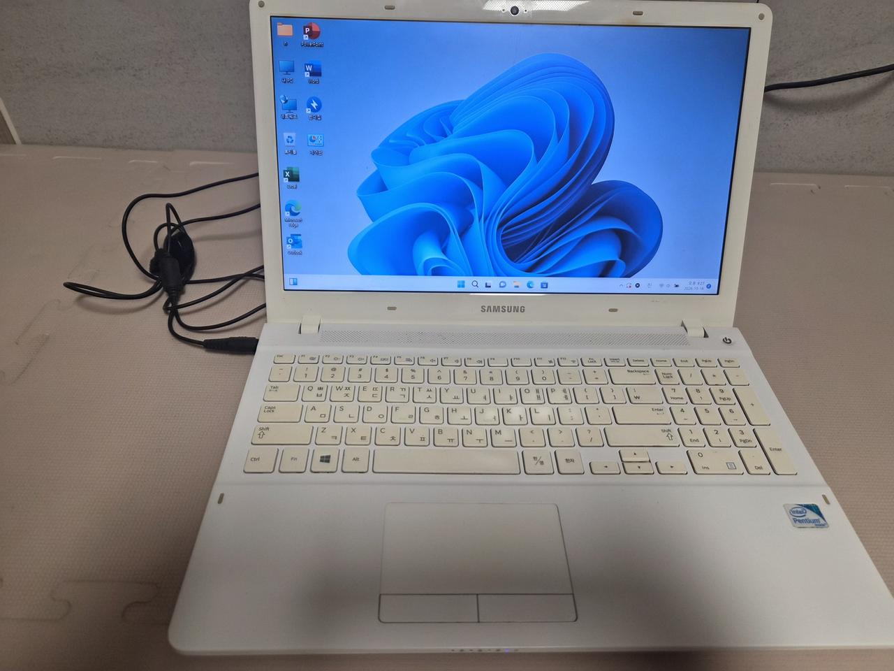삼성 노트북 윈도11 370R  15.6인치 팝니다