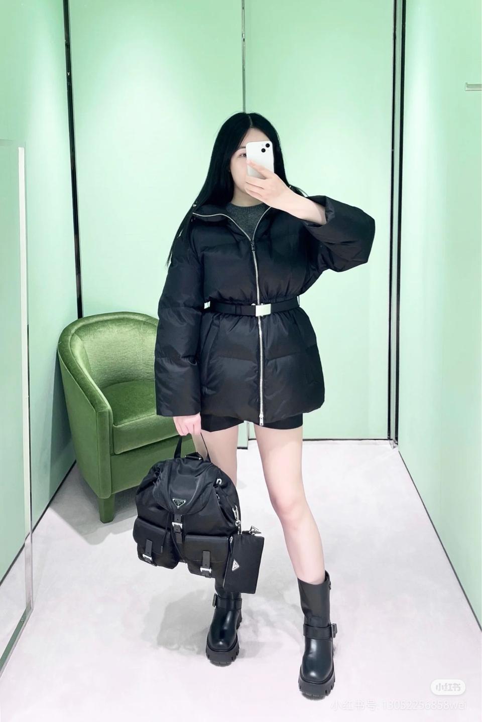 프라다 여성 Re-Nylon 리사이클 나일론 후드 다운 재킷